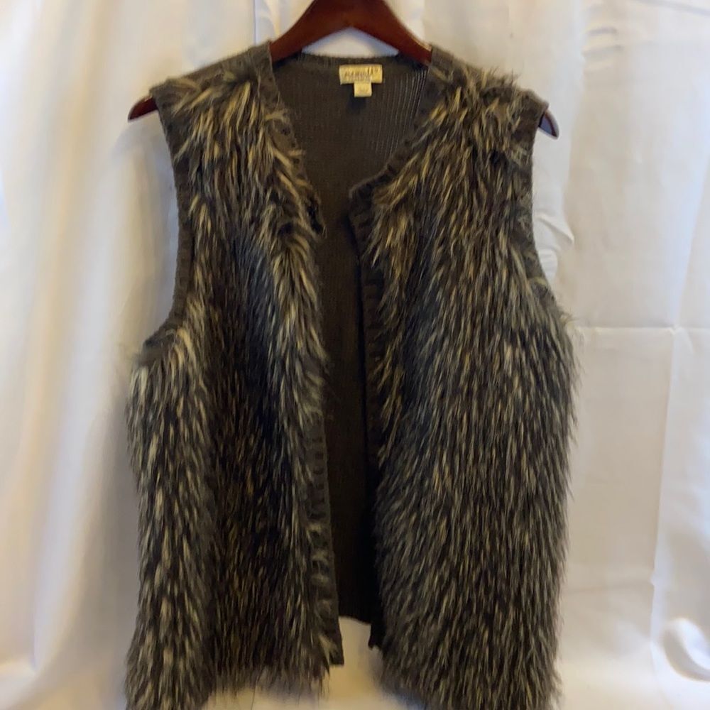 One world 1x faux fur vest mob wife jacket browns